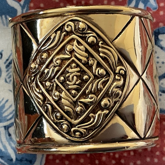 Chanel Wide Matelassé bracelet Vintage - Picture 1 of 13